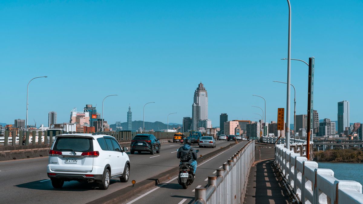 Temsilî görsel — yabancı plakalı araç kullanımına ilişkin yeni düzenlemeyi simgeleyen trafik görseli